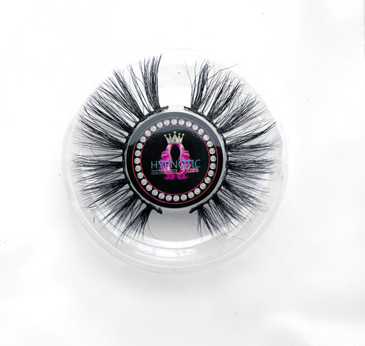 Create a flirty eye look with 3D mink lashes. Achieve a natural, fuller lash effect with our lightweight, fluttery design, adding feminine glamour to your eyes.